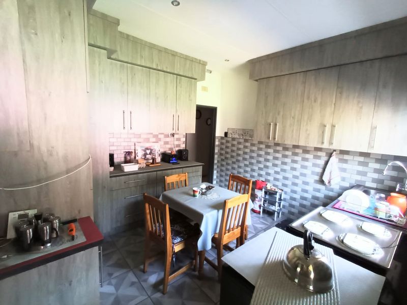 Ideal house for a 1st time home buyer in CE1! - Photo 4