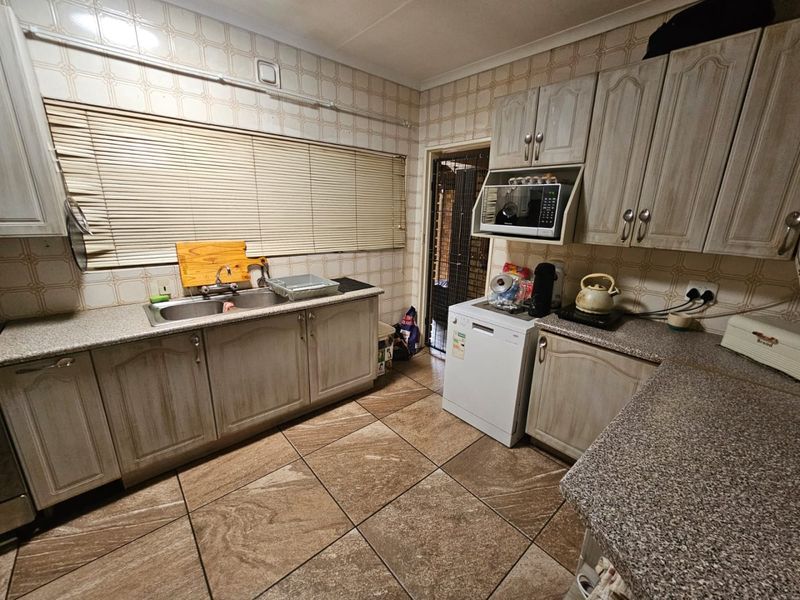 Beautiful face-brick townhouse for sale in Three Rivers - Photo 7