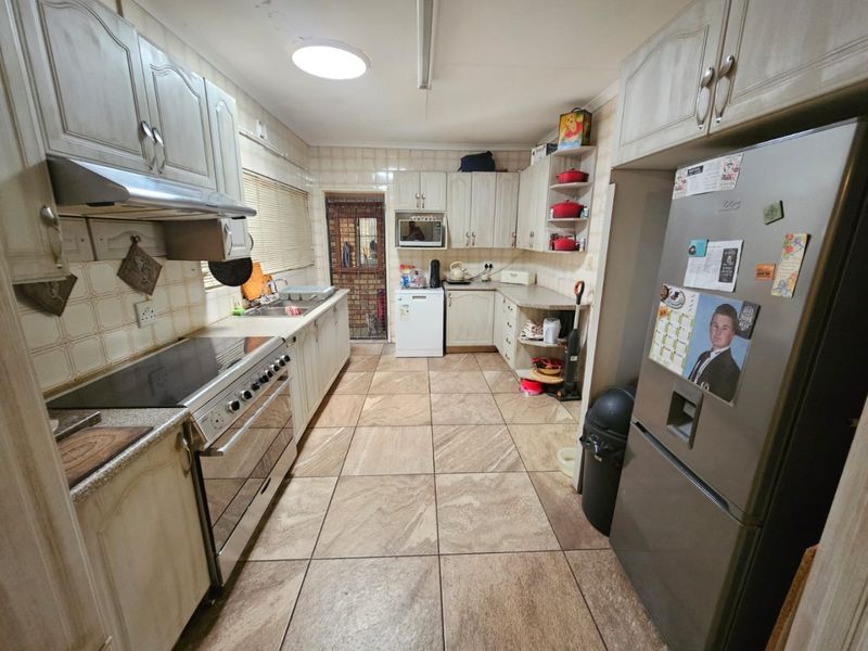 Beautiful face-brick townhouse for sale in Three Rivers - Photo 6