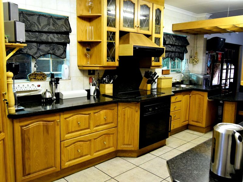 Entertainers dream home in Vaalpark - Photo 10