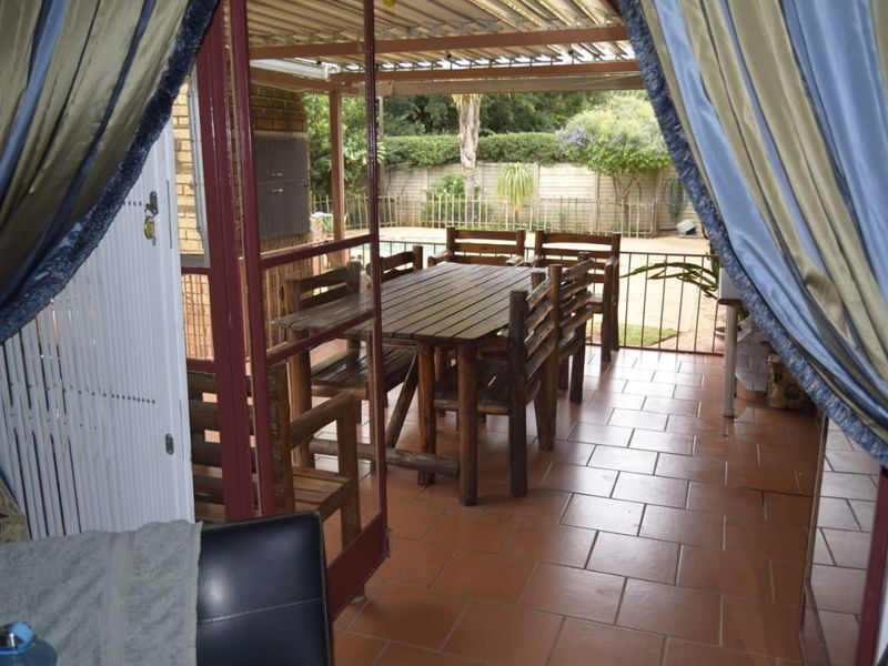 Entertainers dream home in Vaalpark - Photo 8