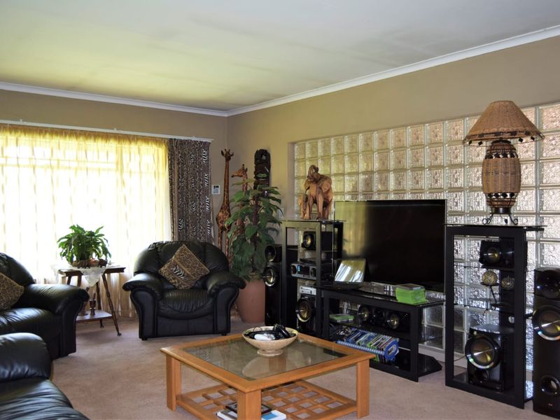 Entertainers dream home in Vaalpark - Photo 7