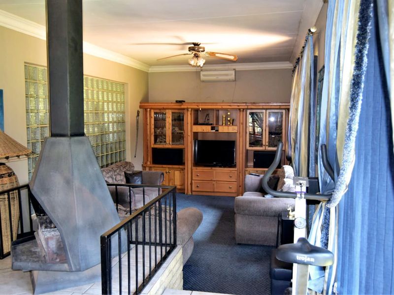 Entertainers dream home in Vaalpark - Photo 6