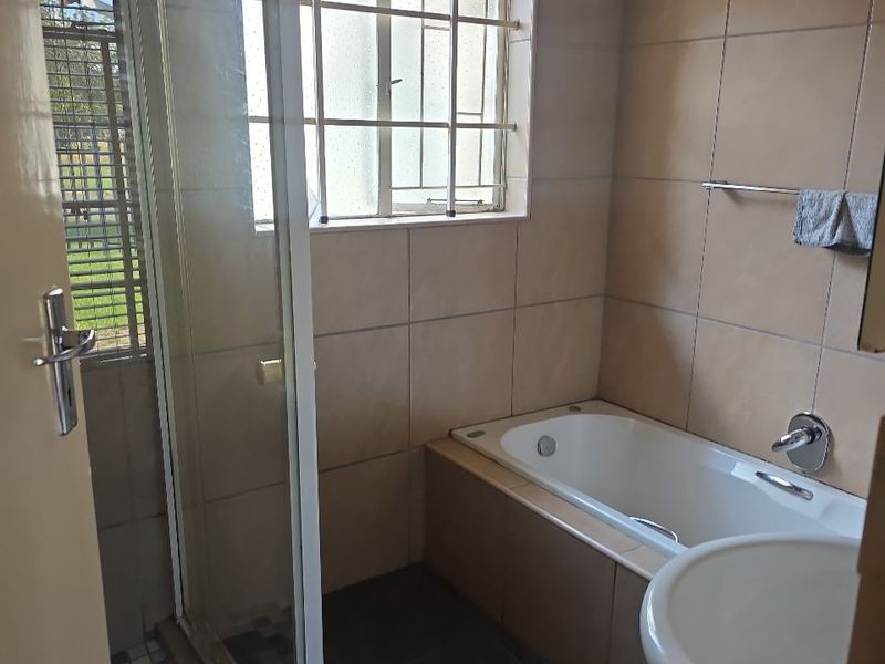 Three bedroom house to rent in SE 6, Vanderbijlpark - Photo 7