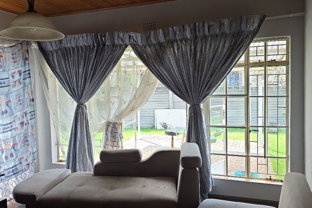 Three bedroom house to rent in SE 6, Vanderbijlpark - Photo 3