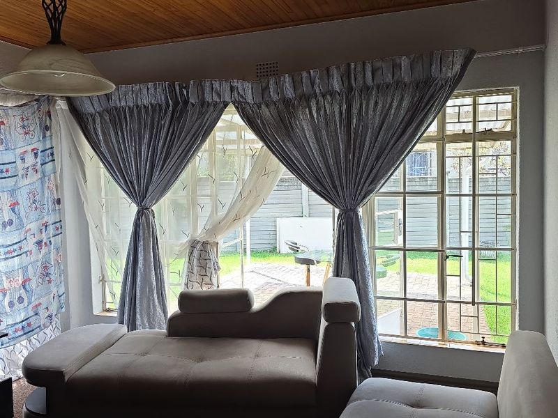 Three bedroom house to rent in SE 6, Vanderbijlpark - Photo 3