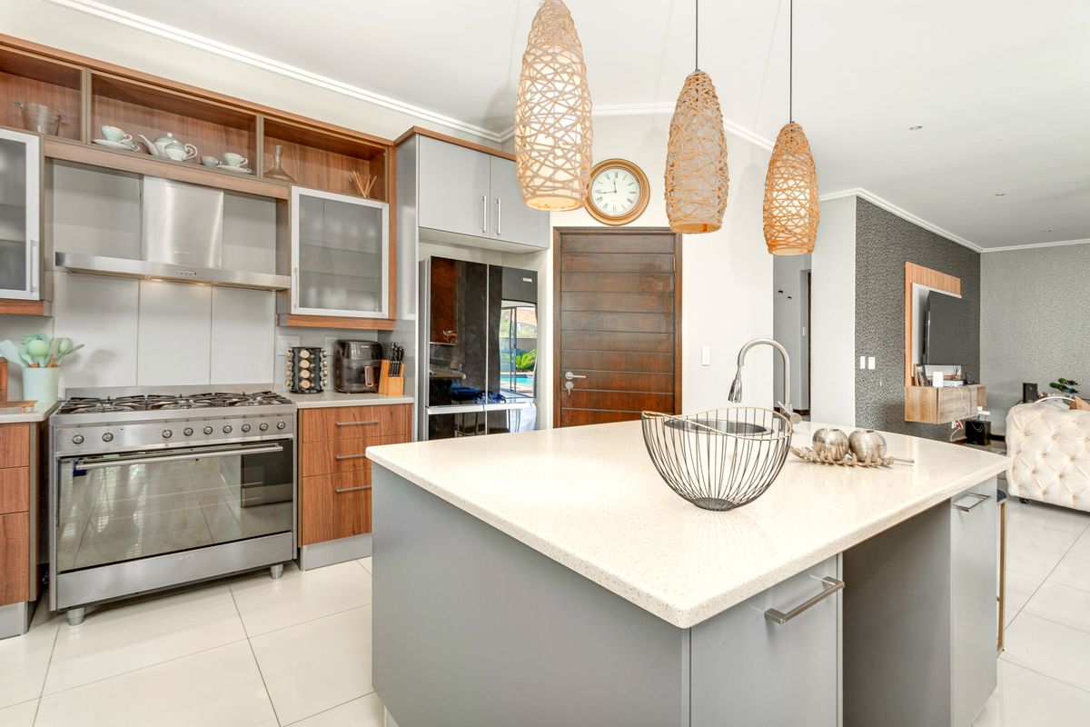 4 Bedroom Modern Home in Beverley - Photo 3