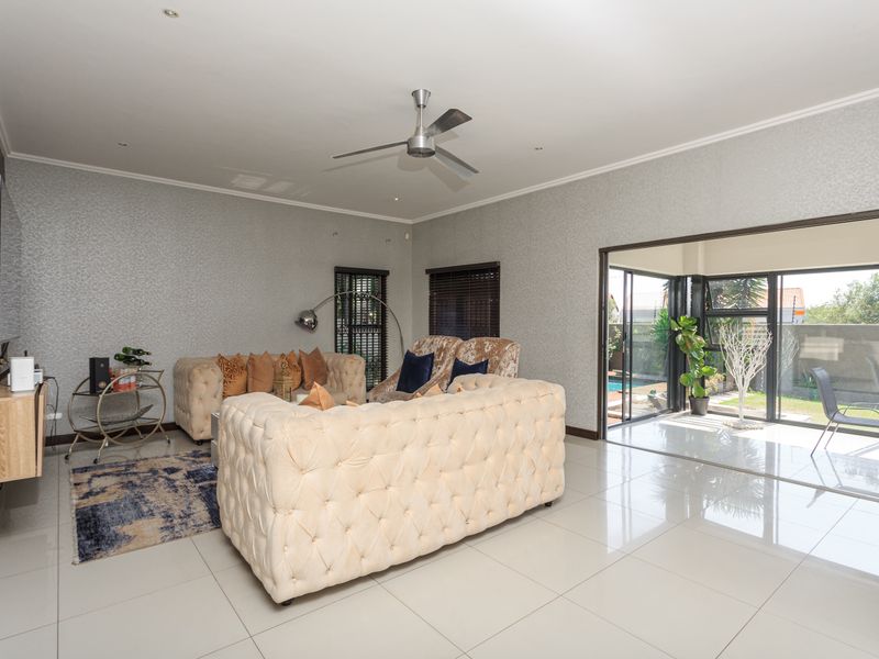 4 Bedroom Modern Home in Beverley - Photo 10