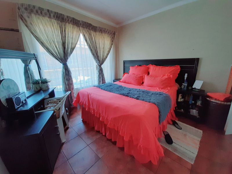 Two bedroom townhouse in Vaalpark - Photo 8