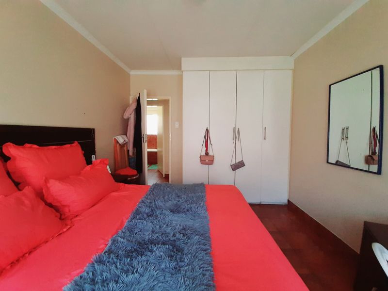 Two bedroom townhouse in Vaalpark - Photo 9