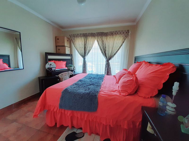 Two bedroom townhouse in Vaalpark - Photo 7