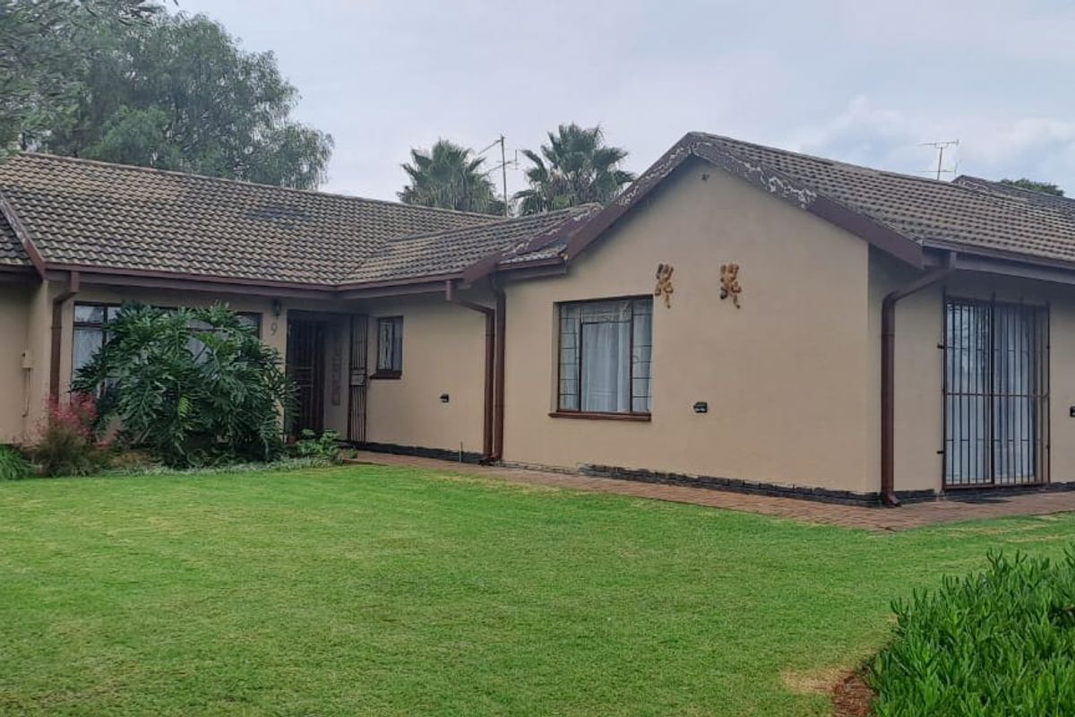 Lovely family home with flat and strong borehole located in flora gardens - Photo 2