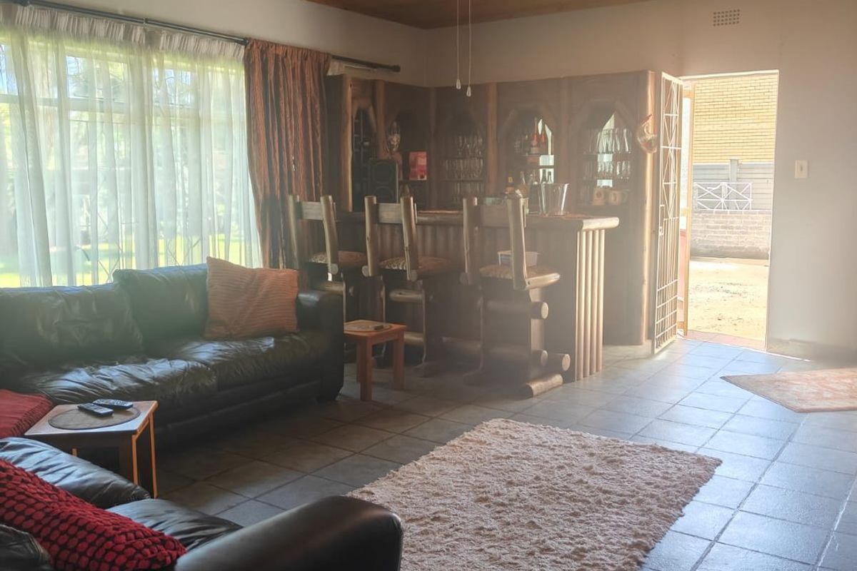 Lovely family home with flat and strong borehole located in flora gardens - Photo 5