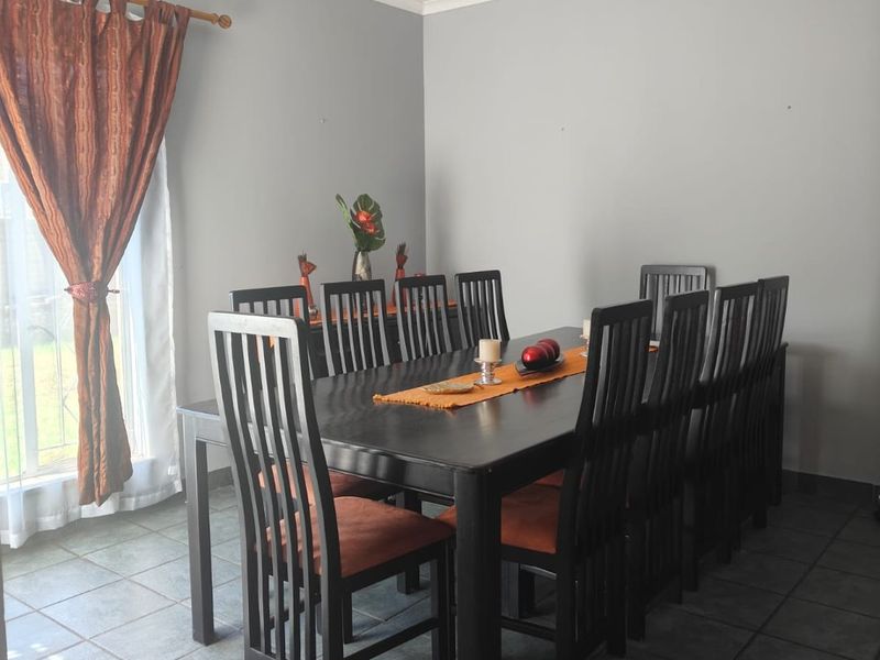 Lovely family home with flat and strong borehole located in flora gardens - Photo 6