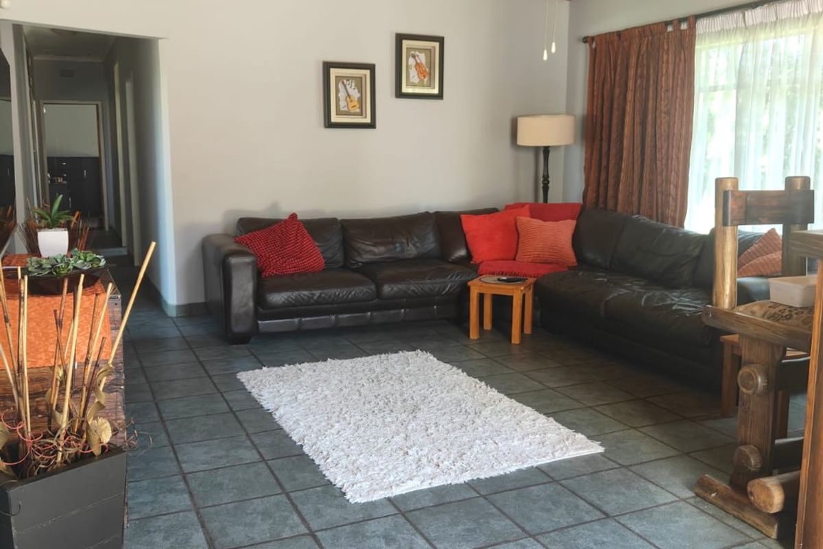 Lovely family home with flat and strong borehole located in flora gardens - Photo 4