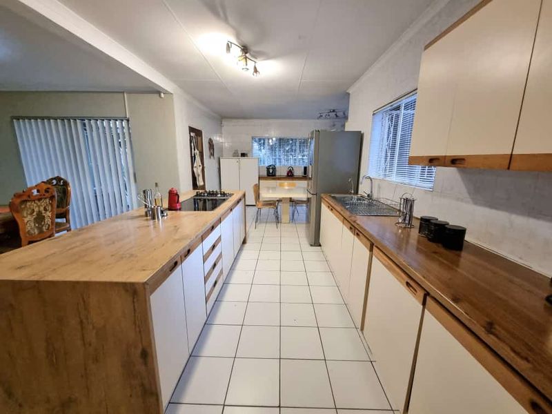 Nestled in a beautiful part of SE 3 Vanderbijlpark. - Photo 3