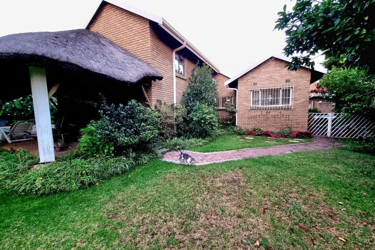 Nestled in a beautiful part of SE 3 Vanderbijlpark. - Photo 2
