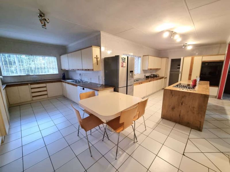 Nestled in a beautiful part of SE 3 Vanderbijlpark. - Photo 4