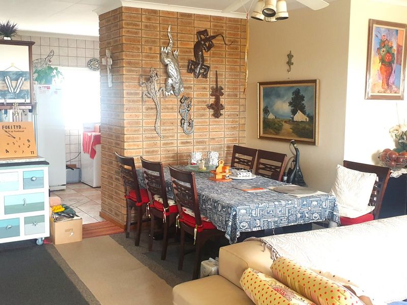 WELL-BUILT KLINCKER BRICK DUET HOME WITH VIEWS - Photo 6