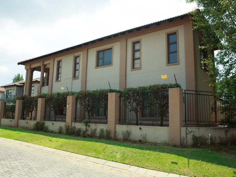 Exquisite Double-Storey Family Home in a Secure Estate - Photo 3