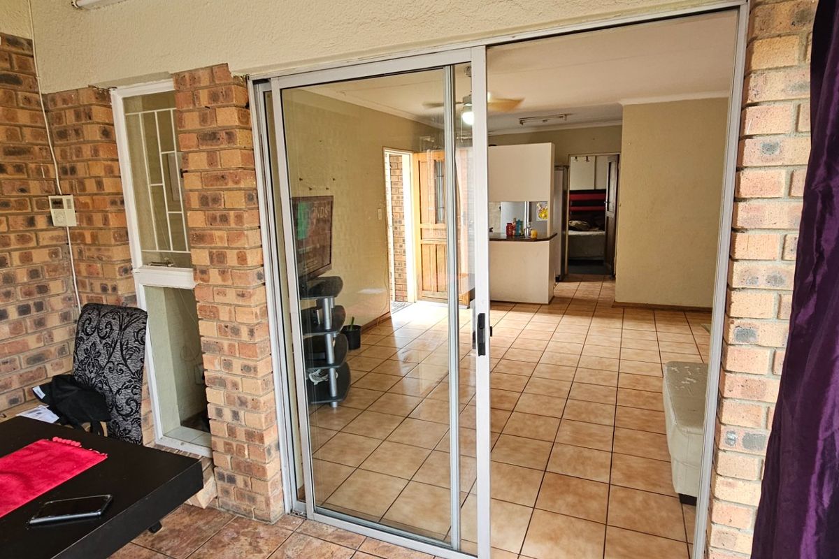 3 Bedroom Townhouse in Bendor - Photo 3