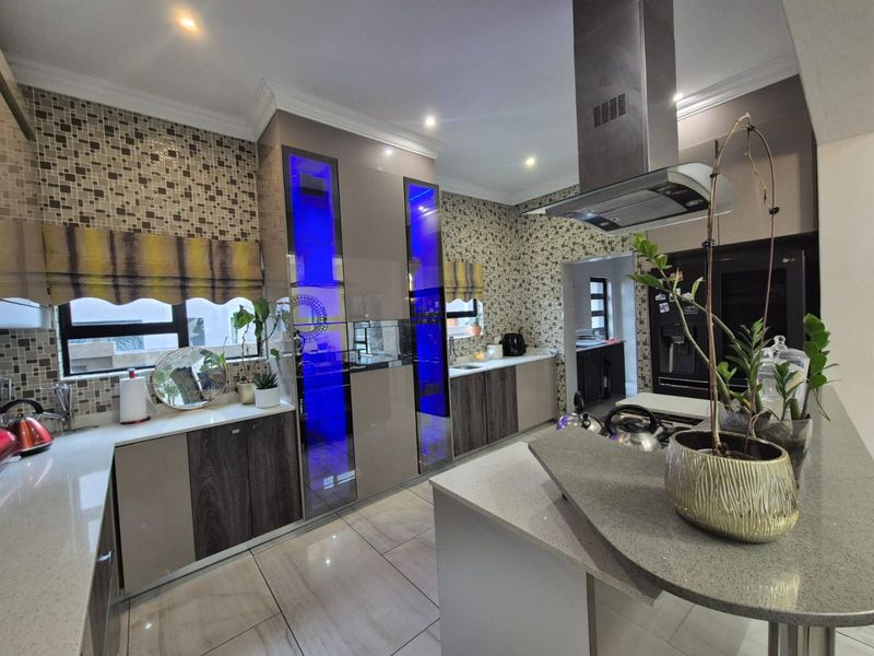 Sophisticated Estate Living in the Heart of Helderwyk - Photo 10