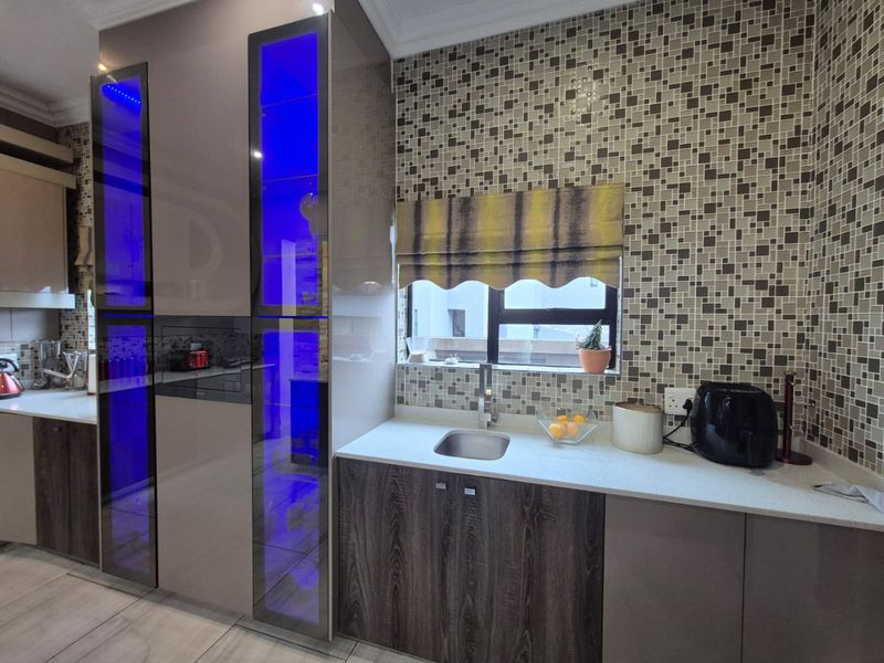 Sophisticated Estate Living in the Heart of Helderwyk - Photo 9