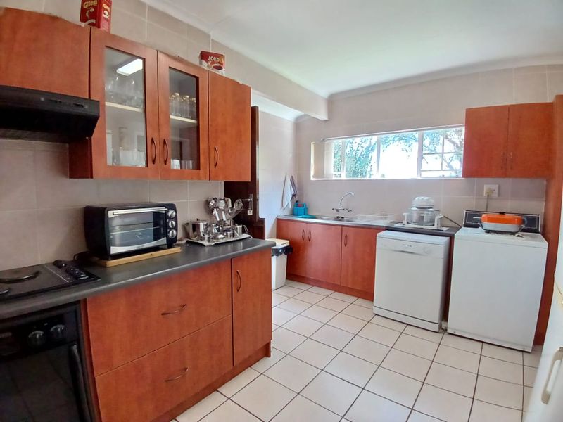Move-in ready family house for sale in Vaalpark walking distance to schools and shopping center - Photo 4