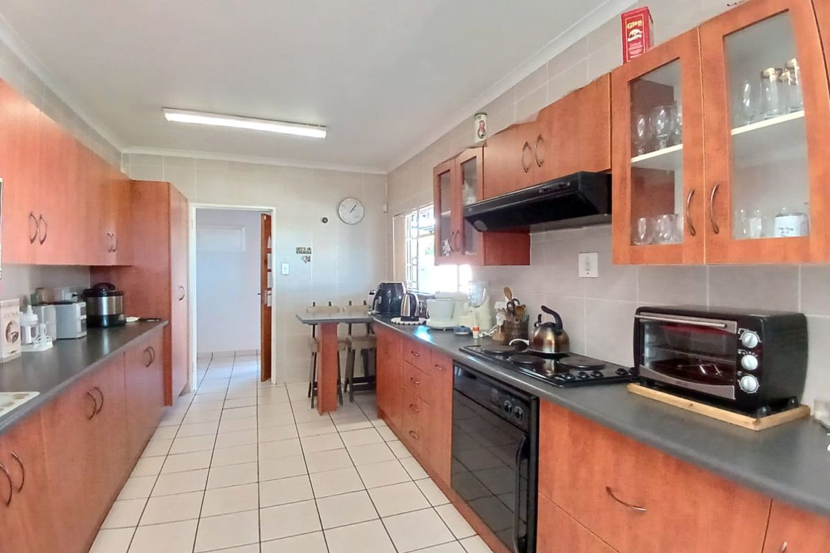Move-in ready family house for sale in Vaalpark walking distance to schools and shopping center - Photo 5