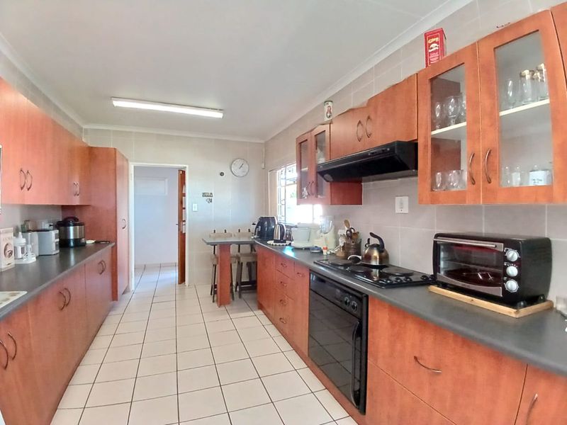 Move-in ready family house for sale in Vaalpark walking distance to schools and shopping center - Photo 5