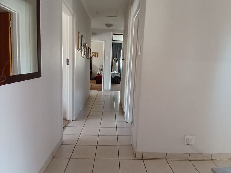 Move-in ready family house for sale in Vaalpark walking distance to schools and shopping center - Photo 9