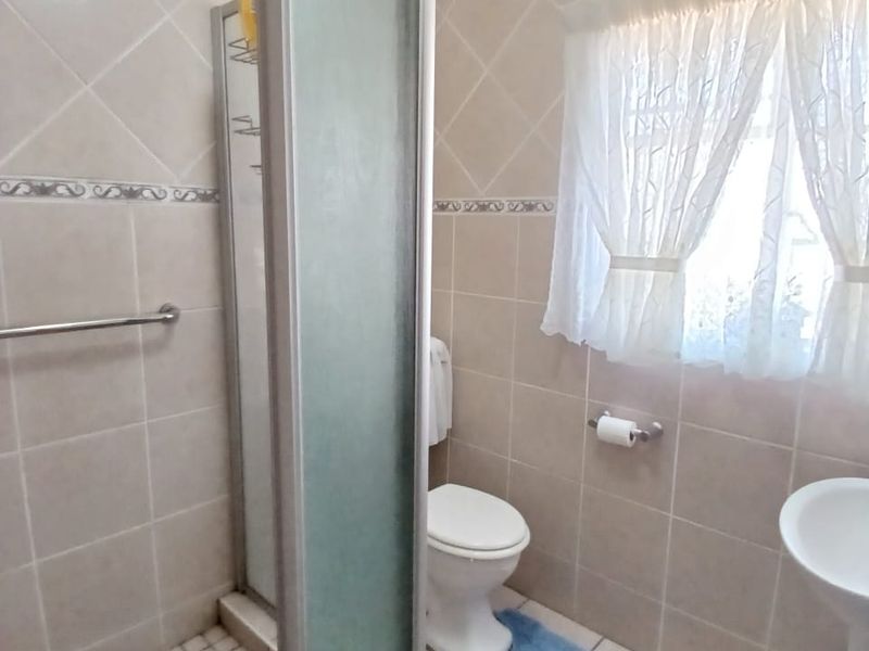 Move-in ready family house for sale in Vaalpark walking distance to schools and shopping center - Photo 10