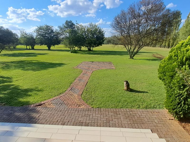 BEAUTIFUL HOME IN SECURE ESTATE! - Photo 3