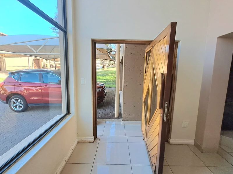 BEAUTIFUL HOME IN SECURE ESTATE! - Photo 9