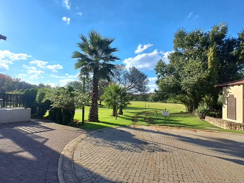 BEAUTIFUL HOME IN SECURE ESTATE! - Photo 4