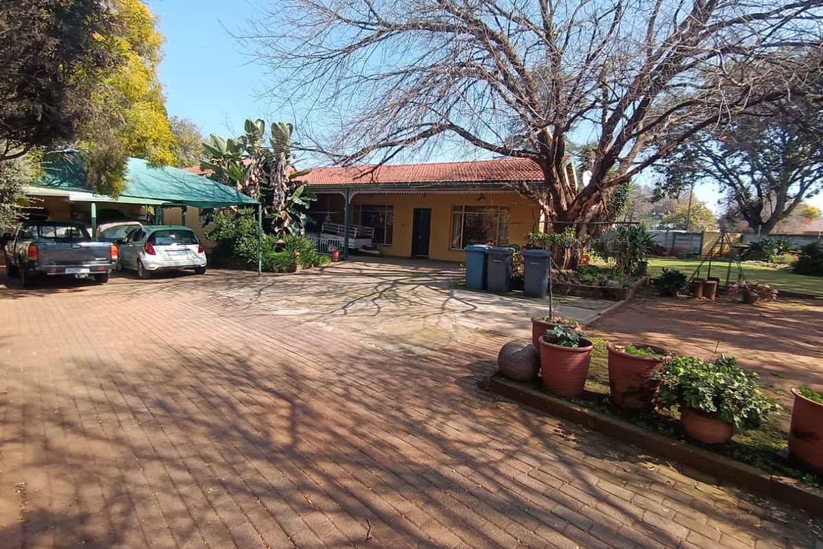 Charming 4-Bedroom Family Home in Dalview – Endless Potential! - Photo 2