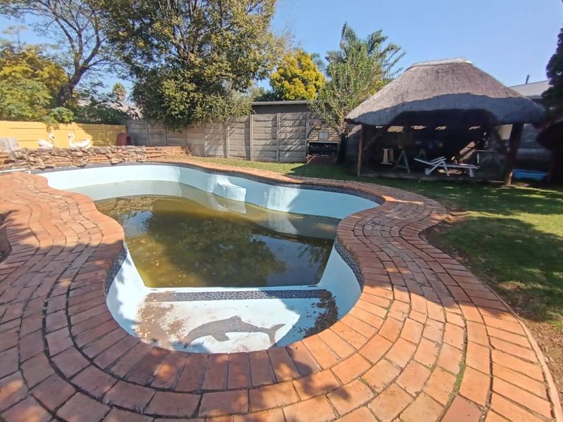 Charming 4-Bedroom Family Home in Dalview – Endless Potential! - Photo 8