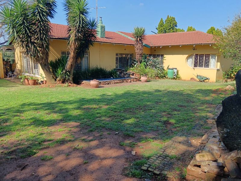 Charming 4-Bedroom Family Home in Dalview – Endless Potential! - Photo 6