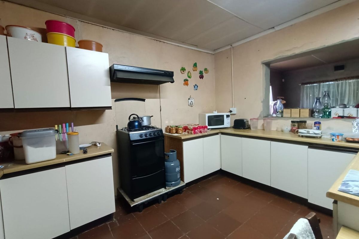 !Spacious Plot Up For Sale!  !This Plot gives you around 2.2HA and a Strong BOREHOLE! - Photo 5