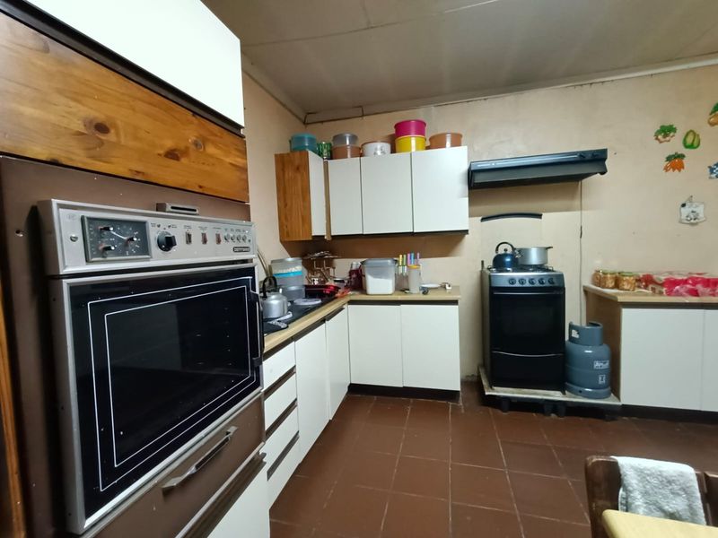 !Spacious Plot Up For Sale!  !This Plot gives you around 2.2HA and a Strong BOREHOLE! - Photo 6