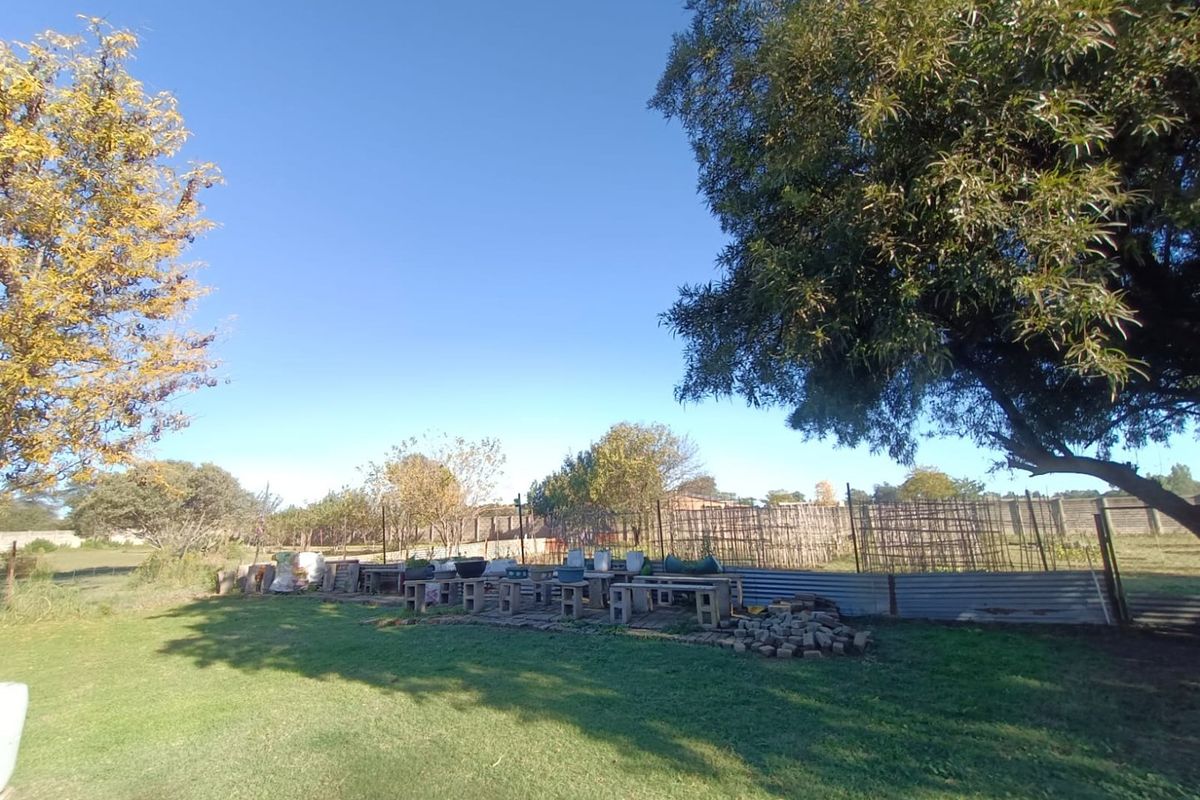 !Spacious Plot Up For Sale!  !This Plot gives you around 2.2HA and a Strong BOREHOLE! - Photo 2