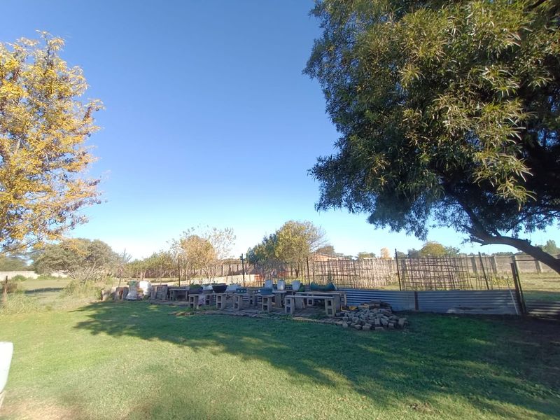 !Spacious Plot Up For Sale!  !This Plot gives you around 2.2HA and a Strong BOREHOLE! - Photo 2