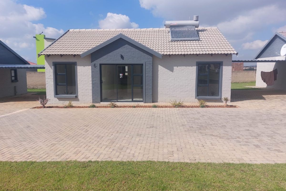 New Development : 3 Bedroom 2 Bathroom Rayton - Photo 3