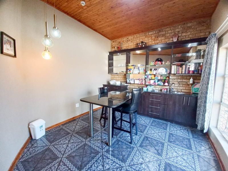 IMMACULATE HOME IN SE3 - Photo 6
