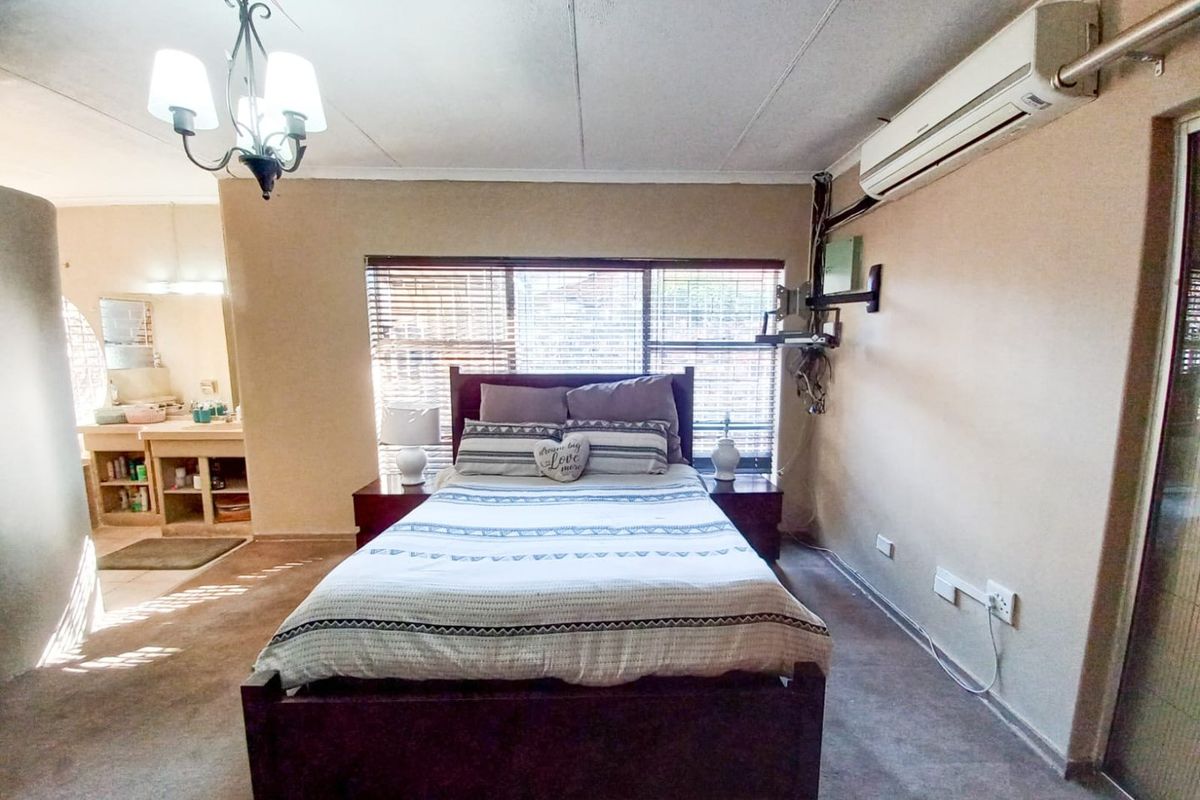IMMACULATE HOME IN SE3 - Photo 3