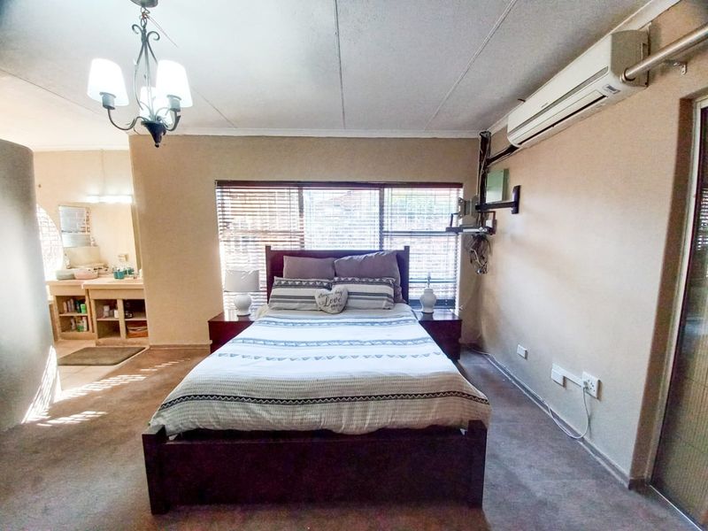 IMMACULATE HOME IN SE3 - Photo 3