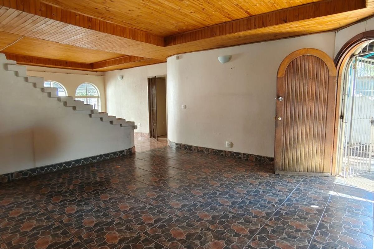 This family home is located in an upmarket area, walking distance to Articon Vaalpark. - Photo 4