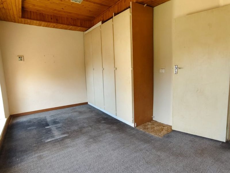 This family home is located in an upmarket area, walking distance to Articon Vaalpark. - Photo 10