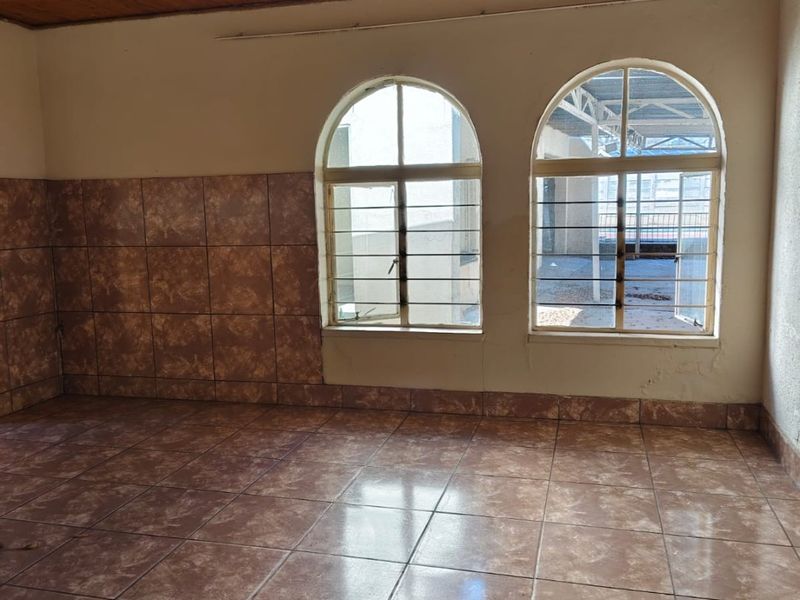 This family home is located in an upmarket area, walking distance to Articon Vaalpark. - Photo 7