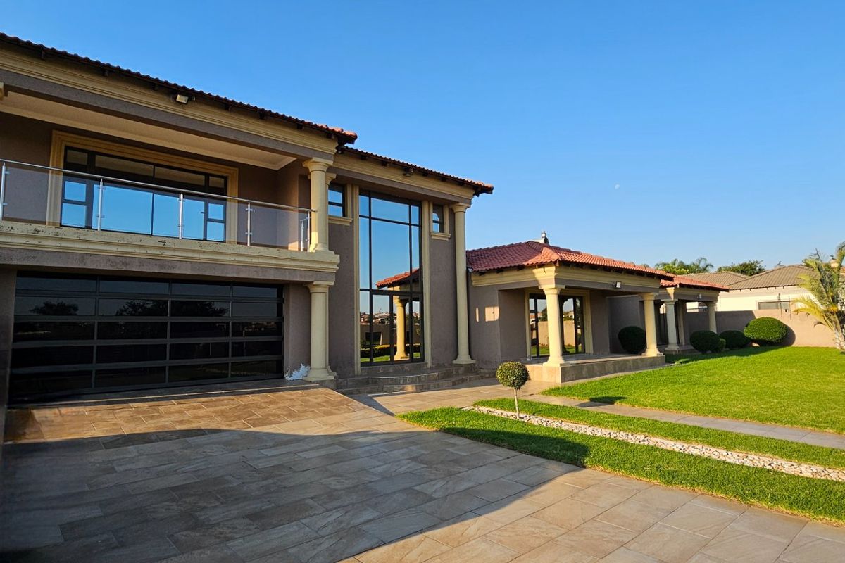 Magnificent 5-Bedroom Home for Sale in Serala View, Polokwane! - Photo 4